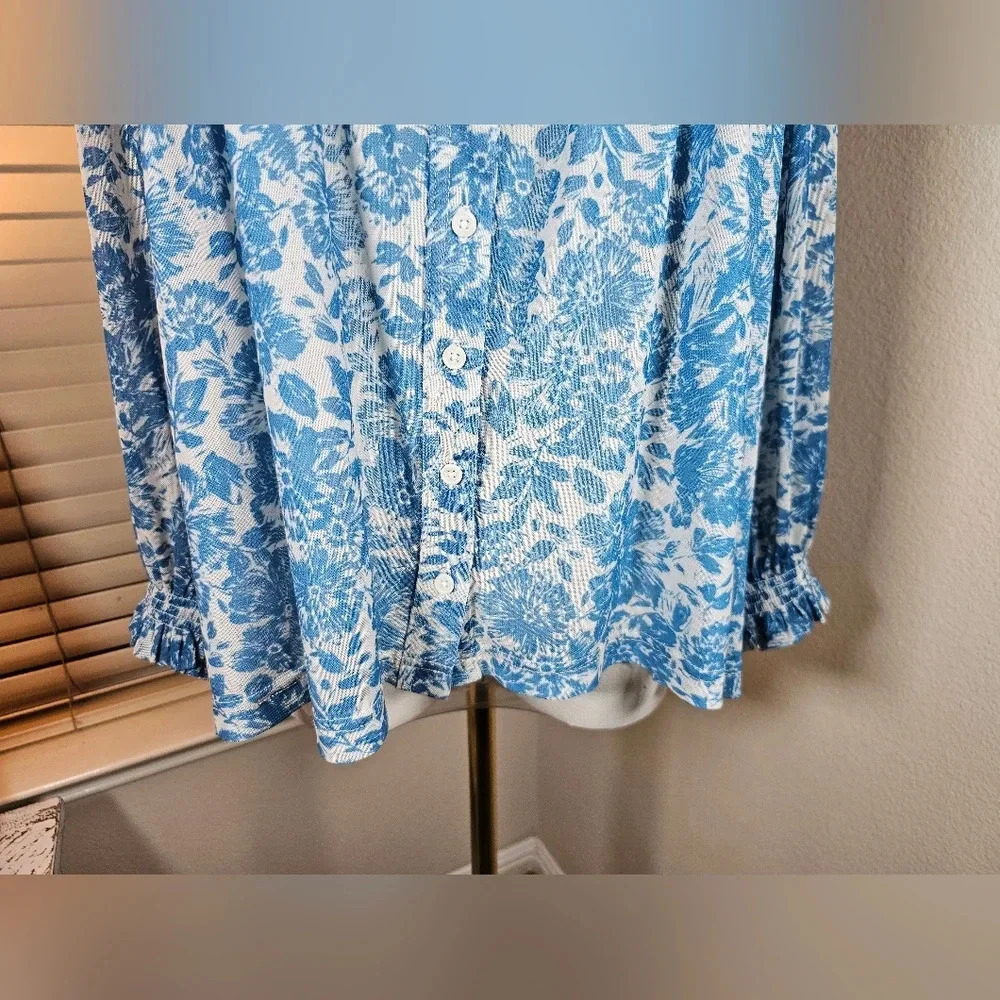 Beyond the Radar Medium Womens Blue Floral Print Long Sleeve Top Boho Flowy - Picture 6 of 13